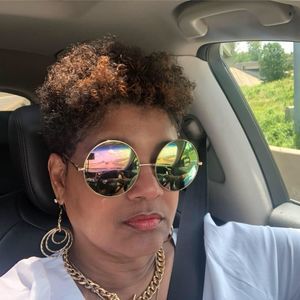 Meet your Posher, Cassandra